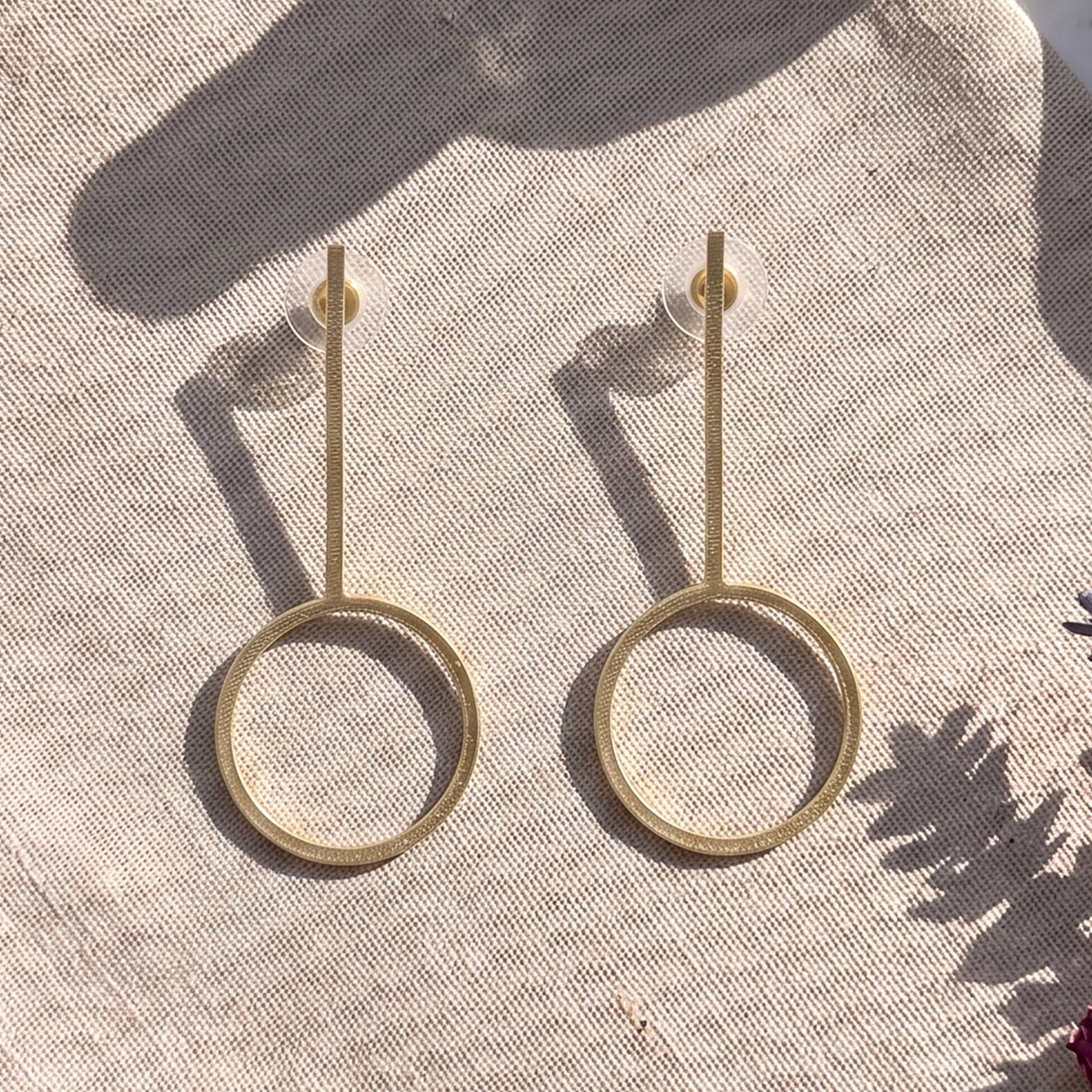 Minimal Circle Drop Earrings