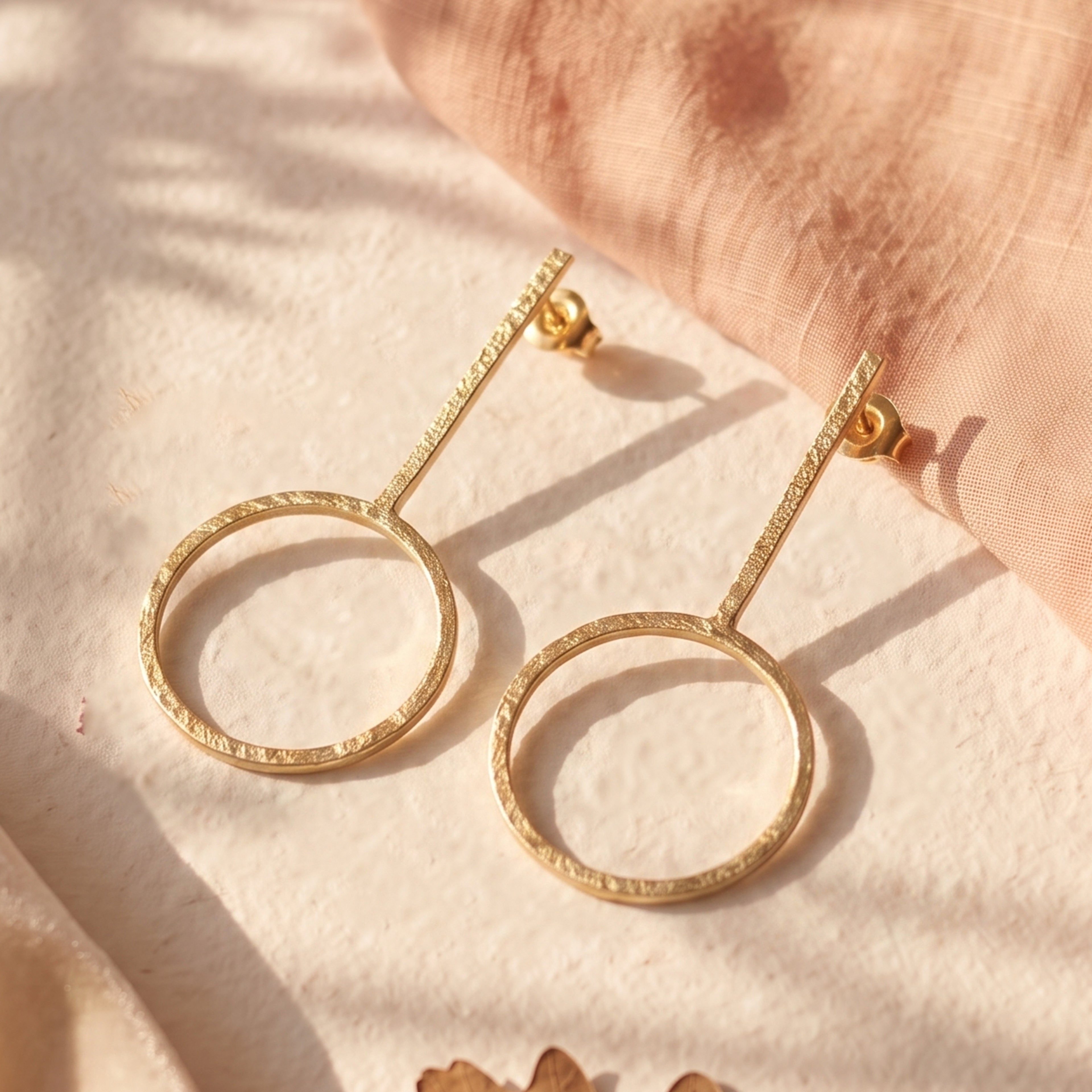 Minimal Circle Drop Earrings